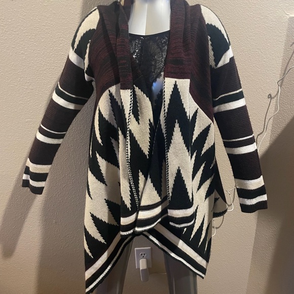 Rhapsody Aztec Knit Cardigan - Picture 3 of 11